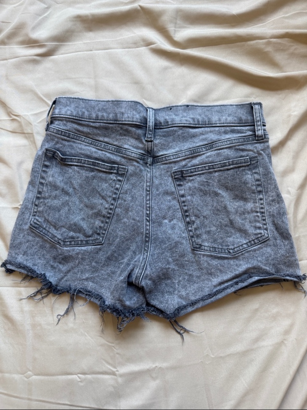 Women’s Gap Cheeky Short High Rise size 8 R Grey Acid Wash - Picture 2 of 9